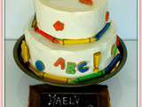 Gâteau d'anniversaire décoré sur le thème de l'école