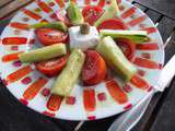 Originale (et savoureuse) : la salade de concombre tiède, au chèvre frais et aux tomates