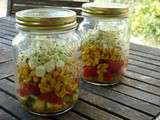 Salade en bocal au maïs, feta et graines germées