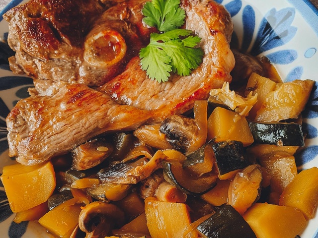 Recette Tagine d'agneau aux pommes de terre, petits pois et fonds  d'artichauts