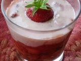 Verrine compotée de fraises à la menthe & fromage blanc