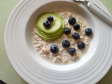 Du bircher muesli aux myrtilles et à la pomme