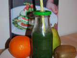 Cuisiner cru : smoothie tout vert à orange, poire, kiwi, épinards & spiruline + un livre à gagner
