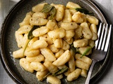 Gnocchi maison faciles au beurre de sauge, moelleux et parfumés