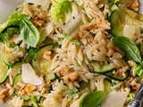 Salade de pâtes froide aux courgettes, parmesan et noix