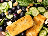Salade printanière de feuilles d’épinard, feta panée et myrtilles