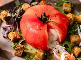 Tomate farcie à la burrata, pesto de roquette et croûtons