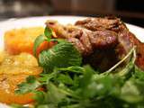 Epaule d'agneau laquée au miel et au safran, purée carotte-abricot, salade d'herbes fraîches