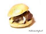Mini-hamburgers camembert et échalotes caramélisées