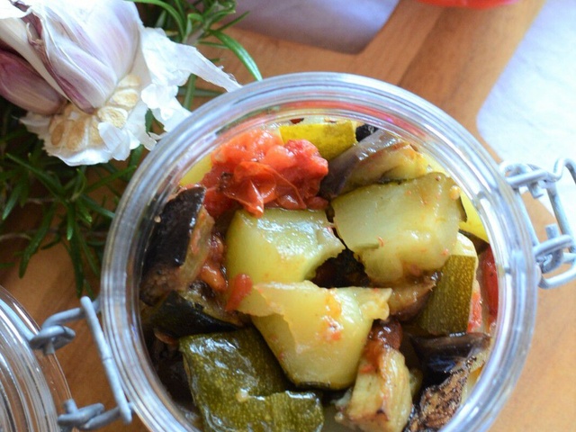 Réaliser facilement des conserves de légumes du potager. 
