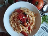 Pâtes aux tomates fraiches, anchois, basilic et câpres