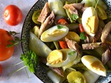 Salade de haricots, tomates, concombre, oeufs et maquereaux