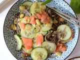Salade de soba, concombre, édamames et truite fumée