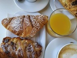 Vacances... Petit déjeuner au bar