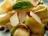 Salade de rubans de courgettes aux pignons et au parmesan