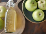 Boire régulièrement du vinaigre de cidre, même à faible dose, réserve un effet santé inattendu