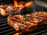 Comment empêcher la viande d’adhérer à la grille grâce à une technique peu connue