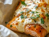 Découvrez notre savoureuse papillote de saumon à la mozzarella, une recette poisson incontournable