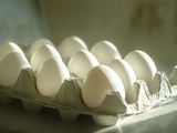 Mauvaise habitude avec l’emballage en carton des oeufs : un risque accru de prolifération bactérienne