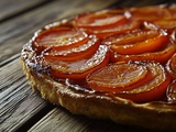 Oubliez la salade : cette tarte tatin aux tomates s’impose comme l’incontournable de l’été
