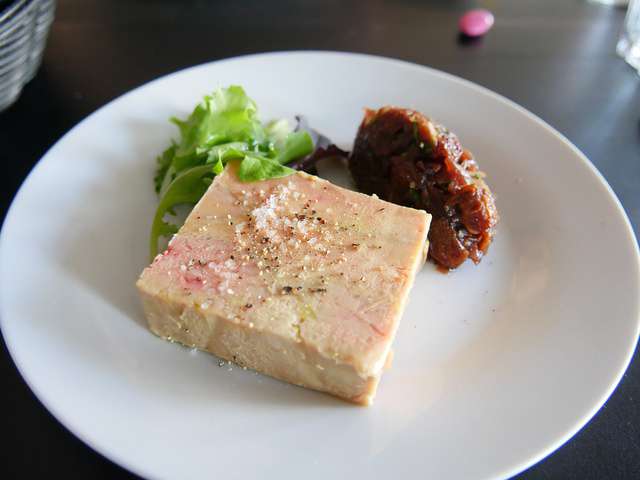 Foie gras aux figues cuit au torchon - Cuisine Addict