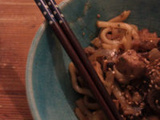 Udons sautés au soja, champignons et tofu