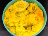 Poulet au curcuma, vermicelles de riz et curry crémeux aux légumes