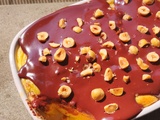 Pudding de brioche, sauce chocolat et noisettes