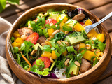 Salade de nouilles de riz au poulet asiatique