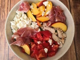 Salade poulet tomate pêche fêta prosciutto