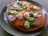Tarte feuilletée tomate, basilic, burrata