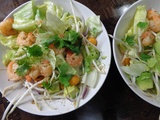 Salade de crevettes et physalis