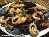 Spaghettis noirs aux fruits de mer (spaghetti al nero di seppia con frutti di mare)