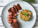 Magret de canard aux pêches et au romarin