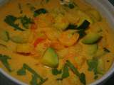 Shrimps and zucchini in a coconut curry sauce