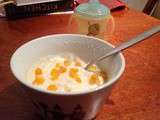 Semoule au lait à la fleur d'oranger et dés d'abricot pour matin vitaminé