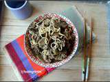 Nouilles de blé chinoises aux champignons et au boeuf façon ramen express