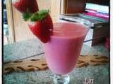 Smoothie aux fraises et au lait concentré