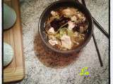 Soupe aux vermicelles de blé poulet et champignons noirs