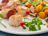 Brochettes de saint jacques au chorizo, légumes primeurs en cocotte