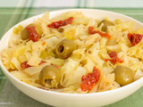 Chou pointu aux olives, tomates confites et paprika