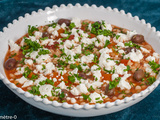 Fasolada, soupe grecque aux haricots blancs, légumes, olives et fêta