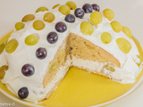 Gâteau aux raisins, crème de yaourt grec