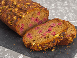 Gâteau du matin aux framboises et pistaches