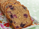 Gâteau du matin aux mûres, pistaches et amandes