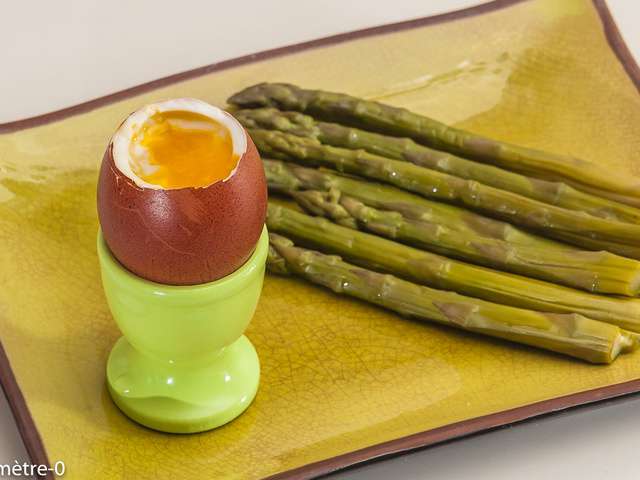 Oeuf à la coque et mouillettes d'asperges au jambon pour Pâques - Recette  par Turbigo Gourmandises