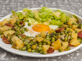 Œufs sur le plat aux légumes de saison et chorizo