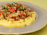Poêlée de saucisses et cèpes à la polenta