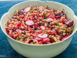 Salade aux deux pâtes, petits pois, betteraves, radis et fines herbes