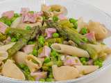 Salade de pâtes aux asperges, petits pois et jambon blanc